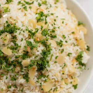 Arroz branco com amêndoas