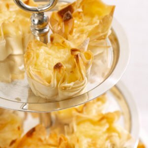 Cestinha de brie com mel e amêndoas