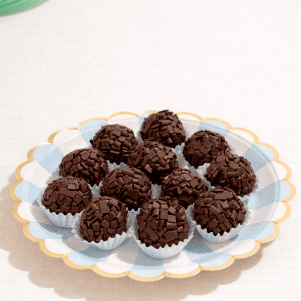 Brigadeiro ao leite (enrolado)