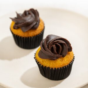 Mini cupcake de cenoura com ganache de chocolate