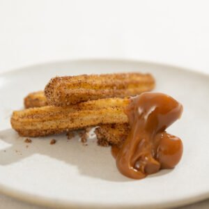 Mini churros com doce de leite
