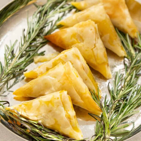 Samossa de camarão com chutney de coco fresco