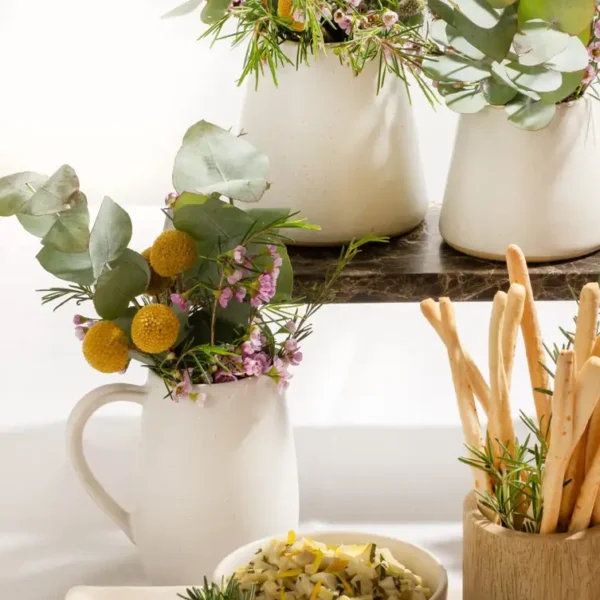 Seleção de antepastos: tomate confit, tartar de alcachofra com manjericão e antepasto de roquefort