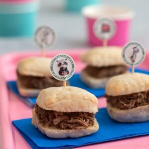 Mini ciabata com carne de panela desfiada