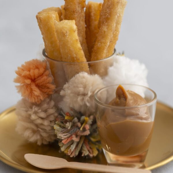 Mini churros com doce de leite