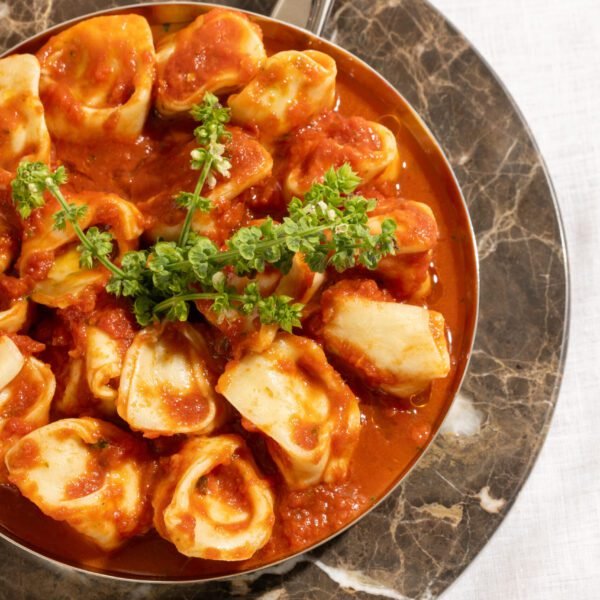 Agnolotti de carne (molho de tomate)