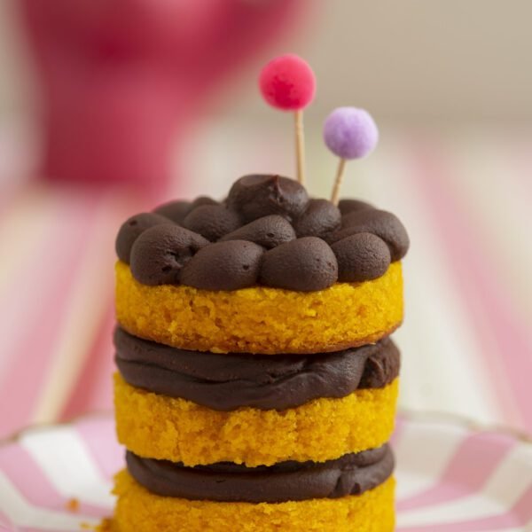 Mini naked cake de cenoura com chocolate