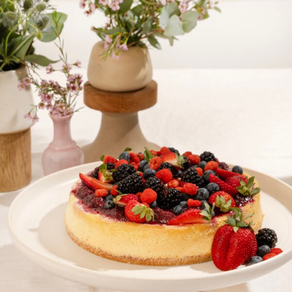 Cheseecake com frutas vermelhas e seu coulis