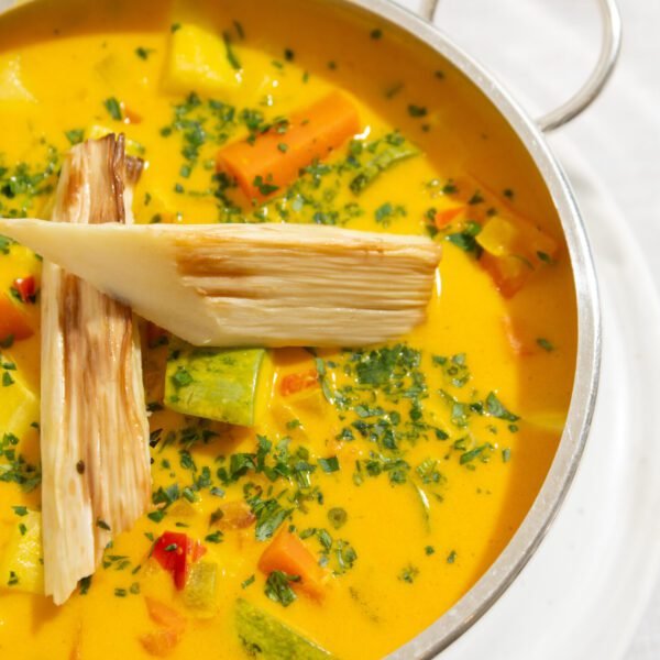 Moqueca de legumes, palmito pupunha e farofa de dendê 1,2kg