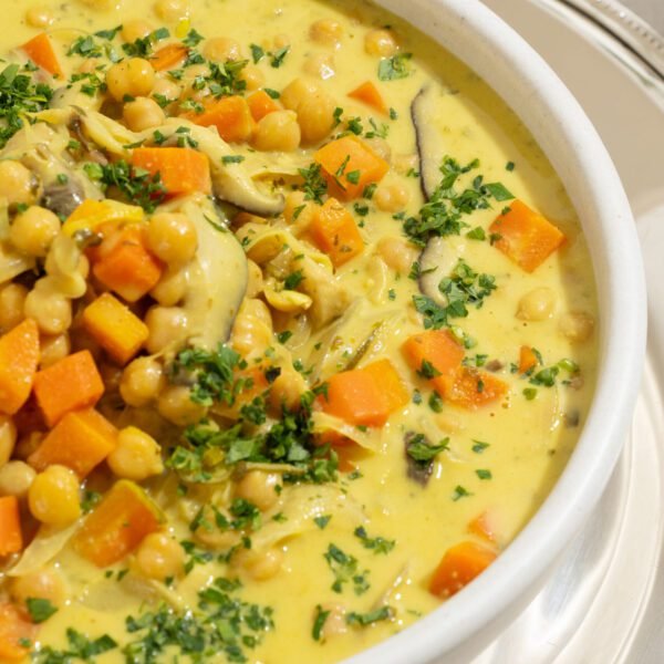 Tajine de grãos de bico com baby cenouras e cogumelos portobello 1KG