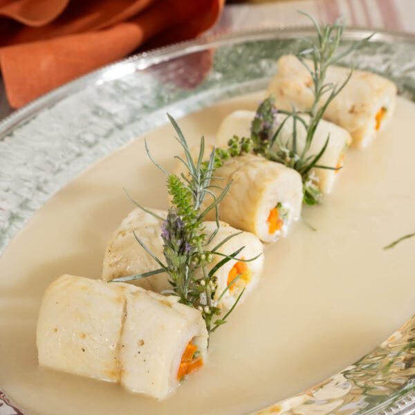 11- Linguado roulade com cenoura e alho-poró ao beurre blanc de champagne