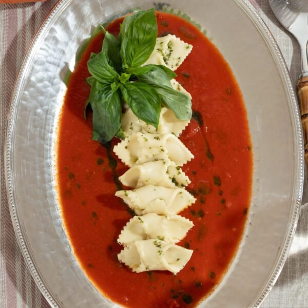 16- Anello de alcachofra ao molho de tomates frescos e manjericão