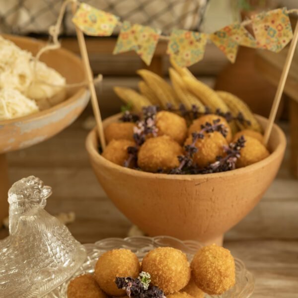 09- Bolinho de milho com queijo muçarela e meia-cura