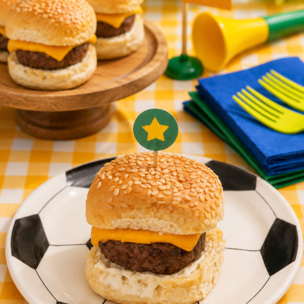 06 - Mini hamburguer com cheddar e maionese artesanal