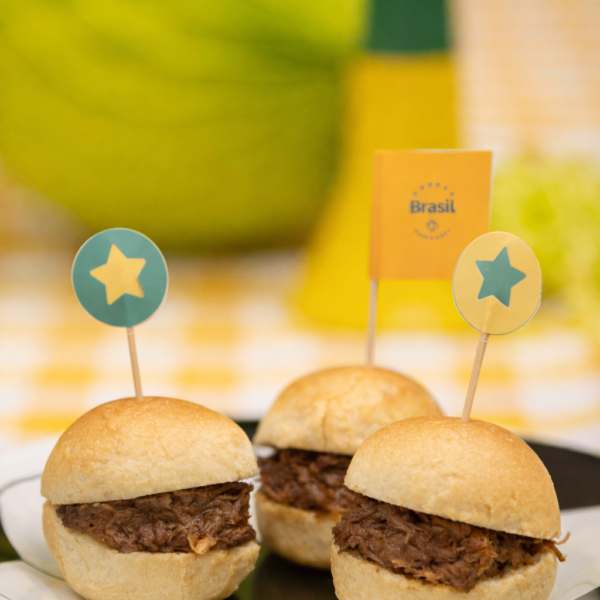 08- Sanduíche de carne desfiada no pão caseiro