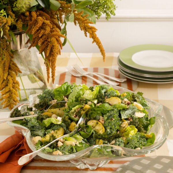 01- Salada de kale e alface romana com brie, maçã verde ao pesto, e castanha-do-pará
