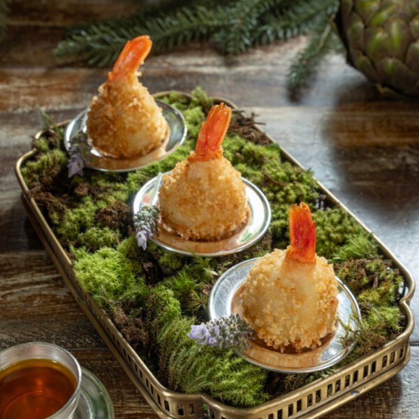 02- Coxinha de camarão. Acompanha pimenta artesanal.